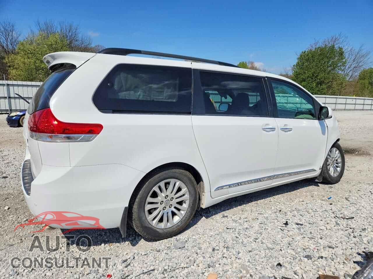 TOYOTA SIENNA 2011 - 5TDYK3DC2BS175563