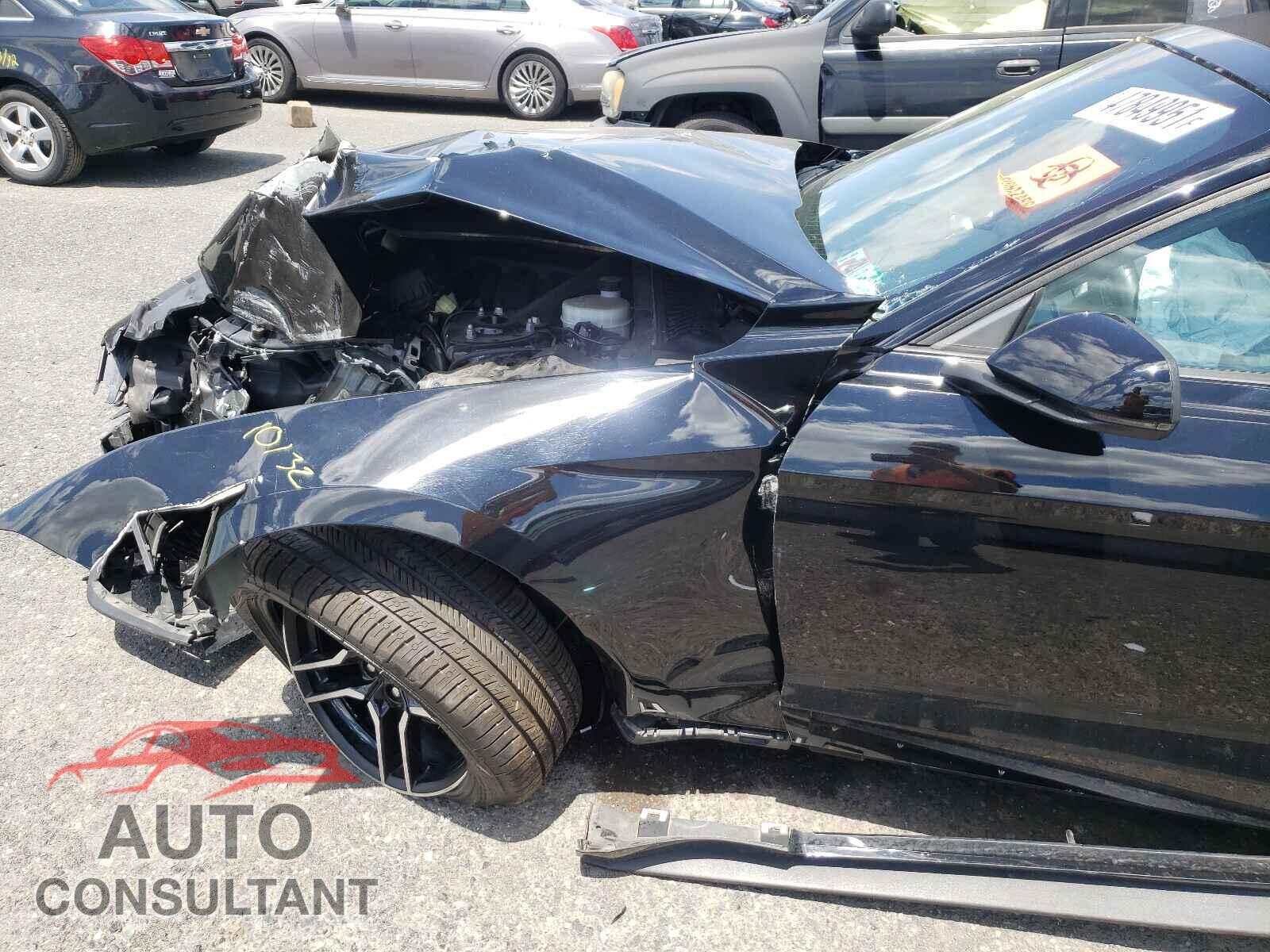 FORD MUSTANG 2018 - 1FATP8UH9J5109557