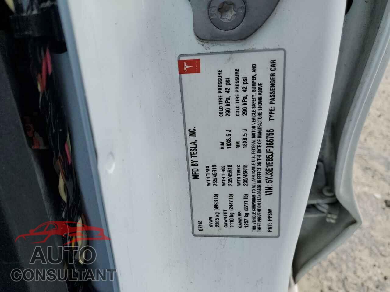 TESLA MODEL 3 2018 - 5YJ3E1EB5JF066755