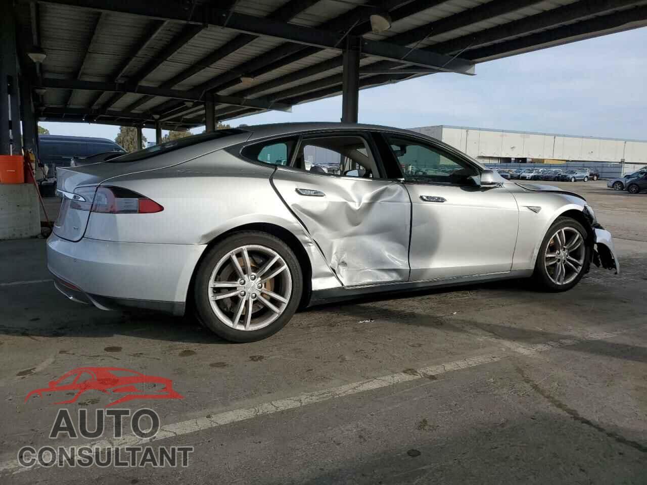 TESLA MODEL S 2013 - 5YJSA1DN8DFP24236