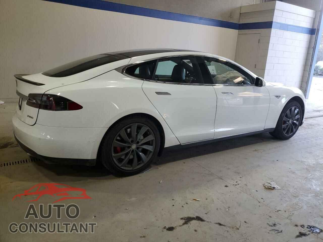 TESLA MODEL S 2015 - 5YJSA1E4XFF110720