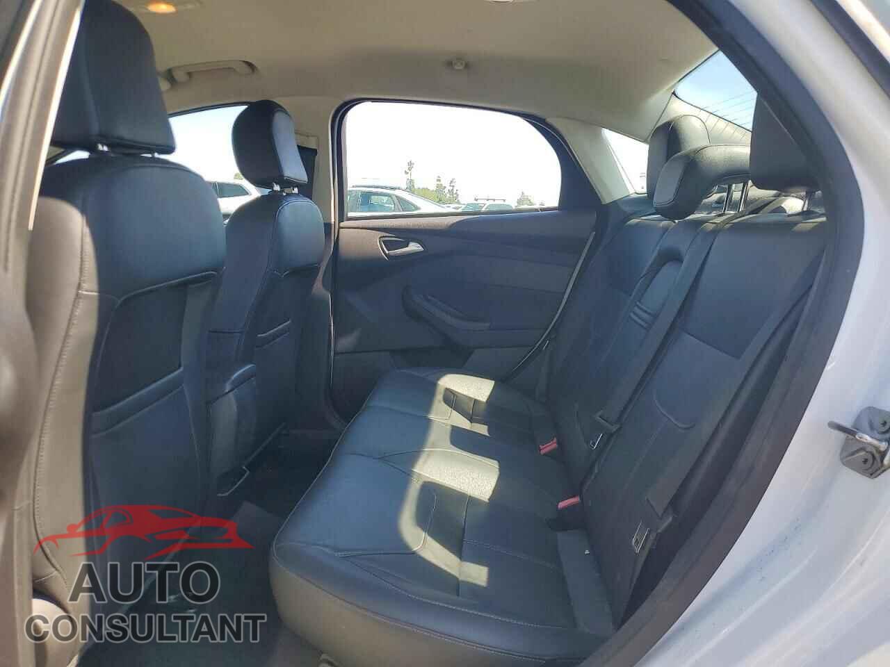 FORD FOCUS 2015 - 1FADP3F25FL231805
