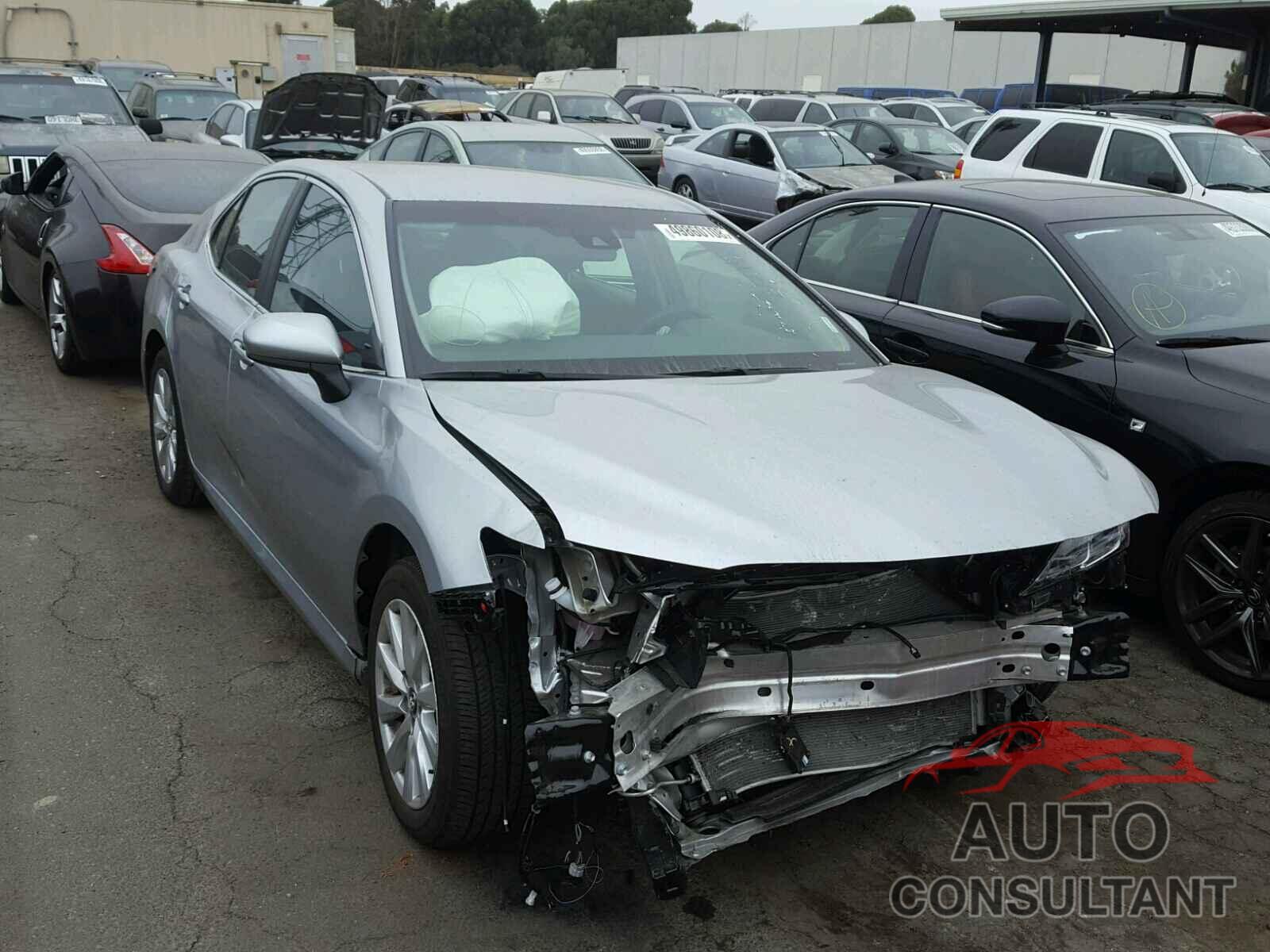 TOYOTA CAMRY 2018 - 4T1B11HK4JU103123