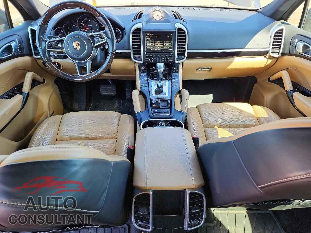 PORSCHE CAYENNE 2016 - WP1AA2A29GKA14943