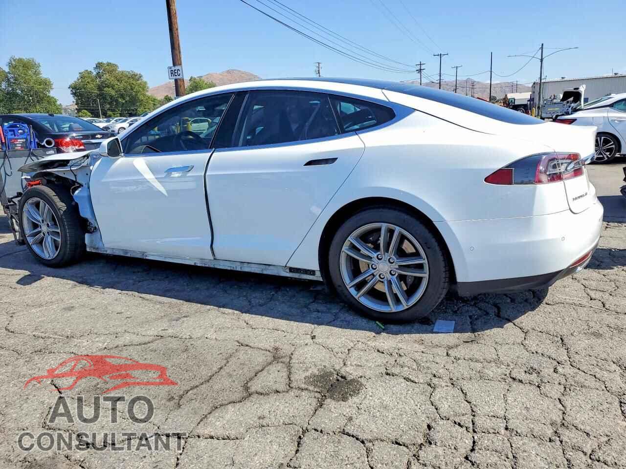TESLA MODEL S 2015 - 5YJSA1E28FF107426