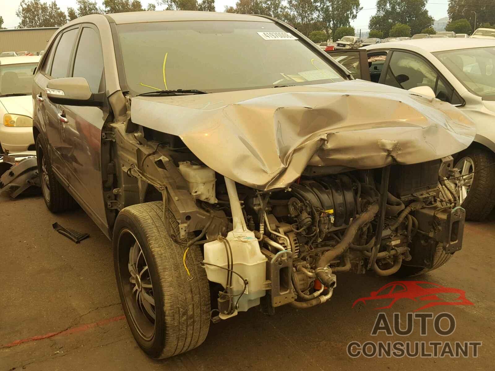 KIA SORENTO LX 2015 - 5XYKT3A61FG621609