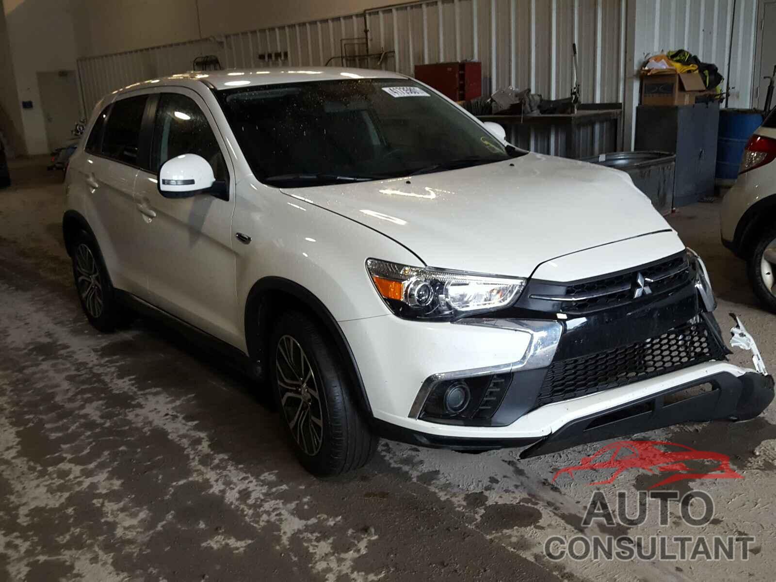 MITSUBISHI OUTLANDER 2018 - JA4AR3AU8JU023379