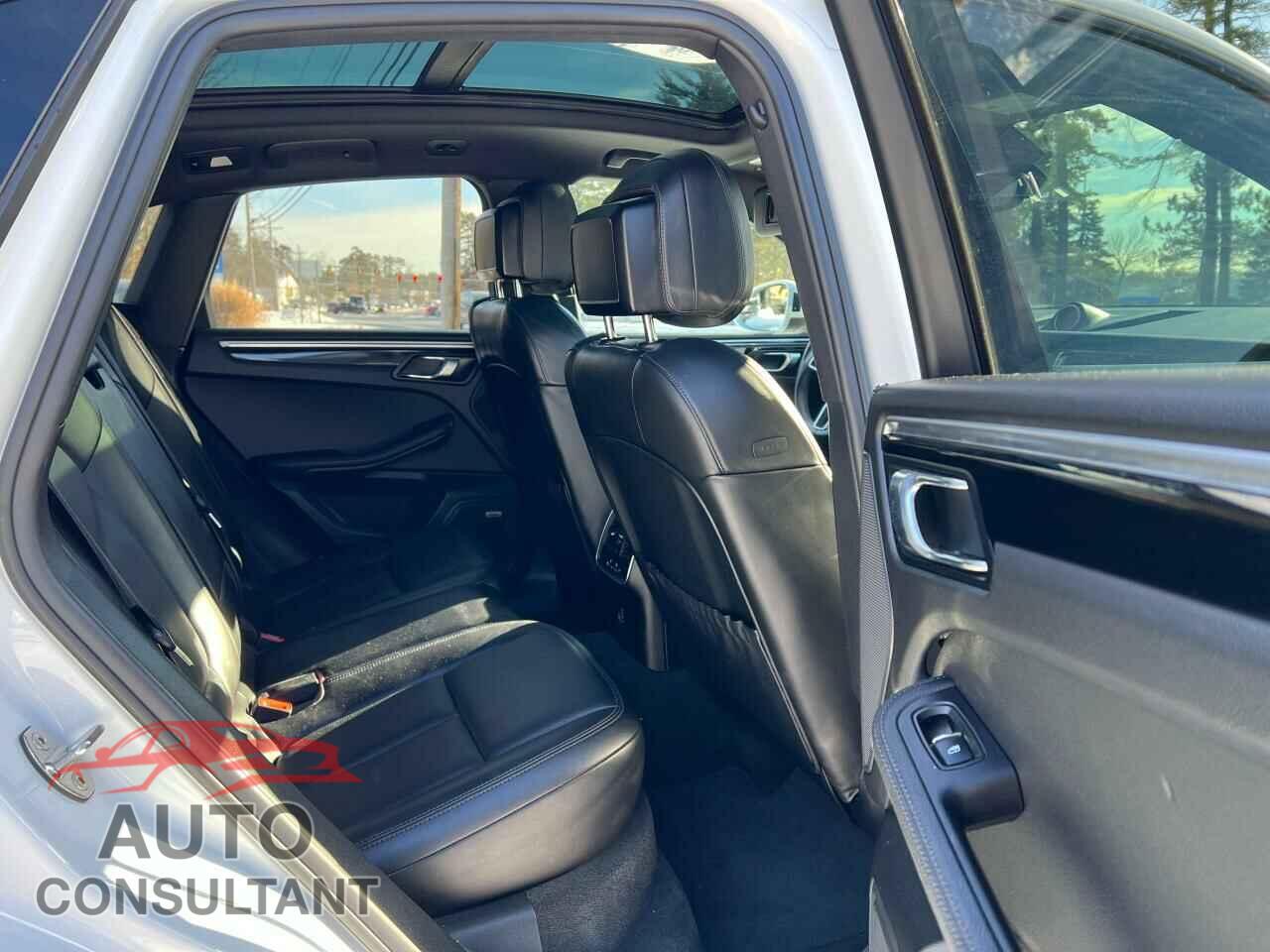 PORSCHE MACAN 2017 - WP1AA2A53HLB82230