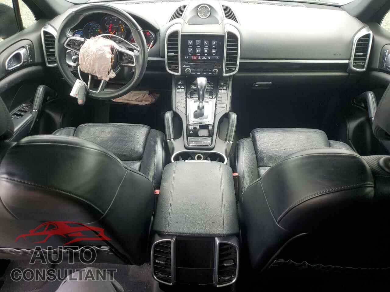 PORSCHE CAYENNE 2018 - WP1AA2A29JKA07305