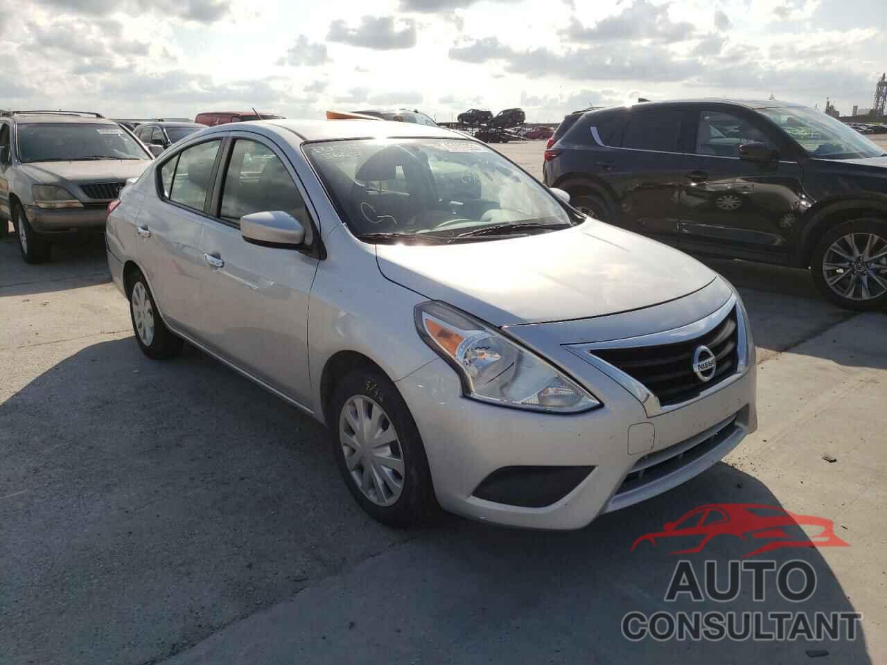 NISSAN VERSA 2018 - 3N1CN7AP9JL801858