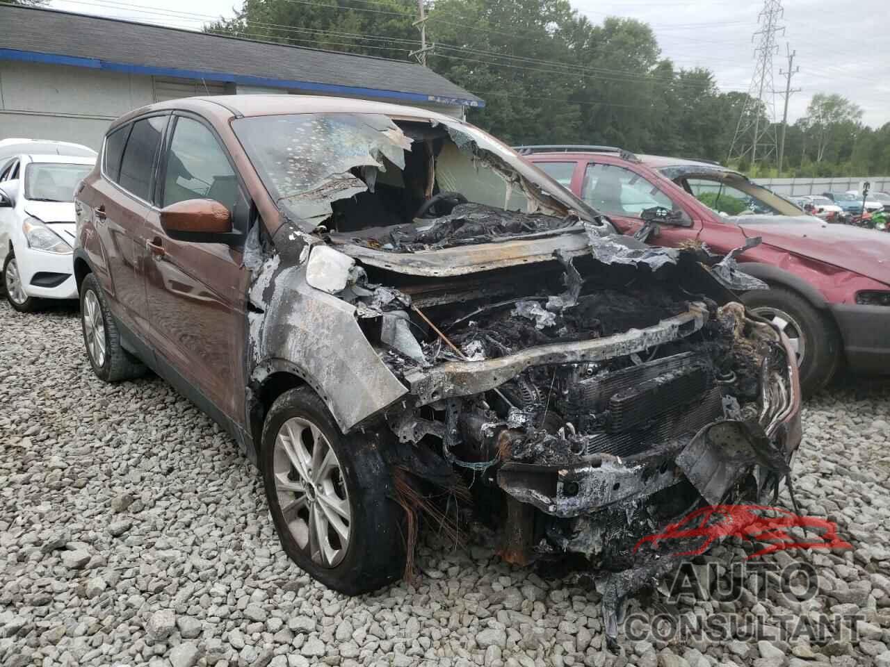 FORD ESCAPE 2017 - 1FMCU0GD2HUA52417