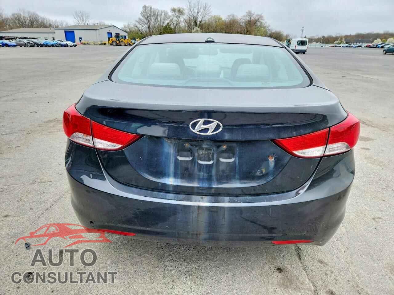 HYUNDAI ELANTRA 2013 - KMHDH4AE7DU571409