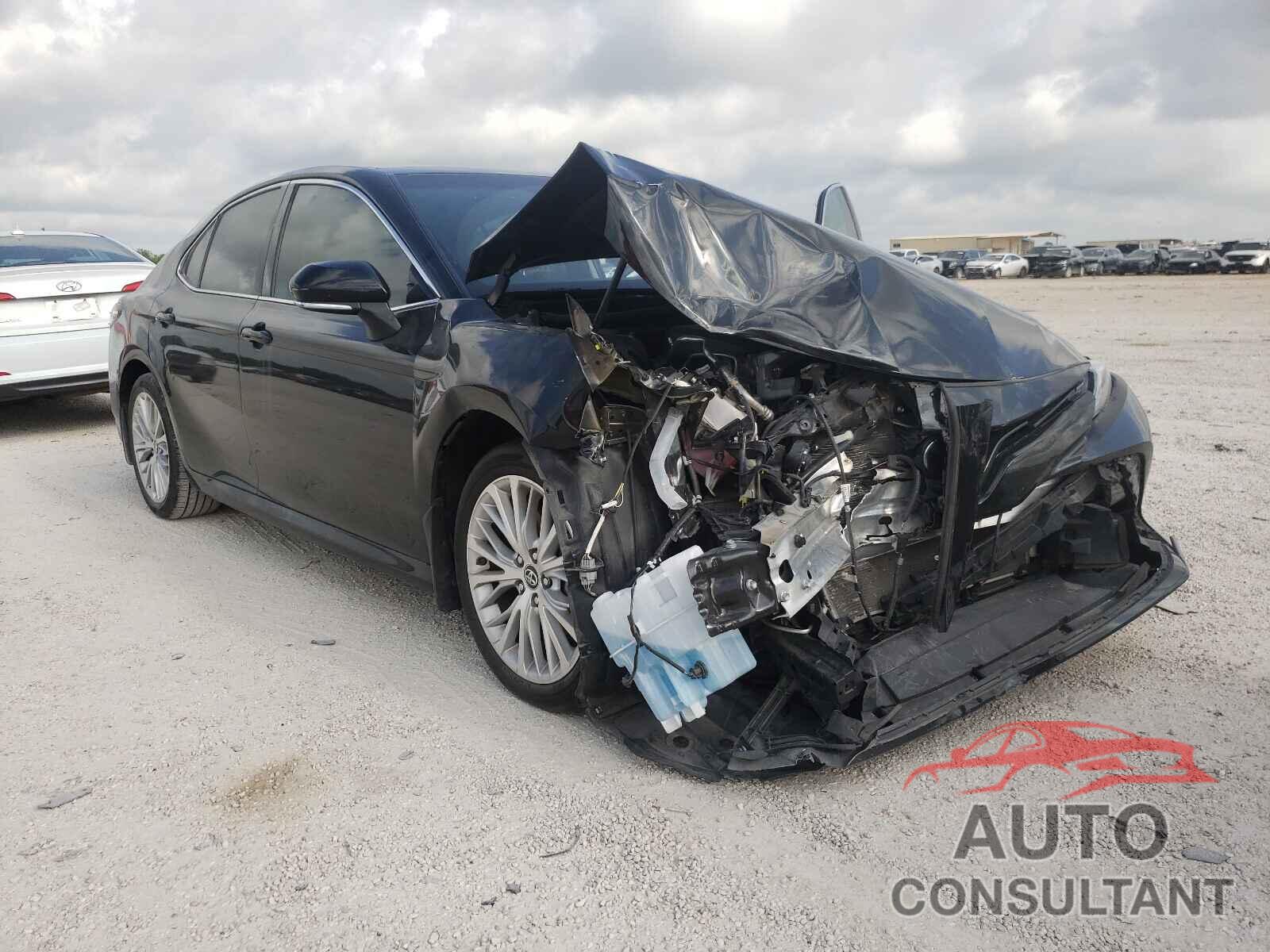 TOYOTA CAMRY 2018 - 4T1B11HK6JU114298