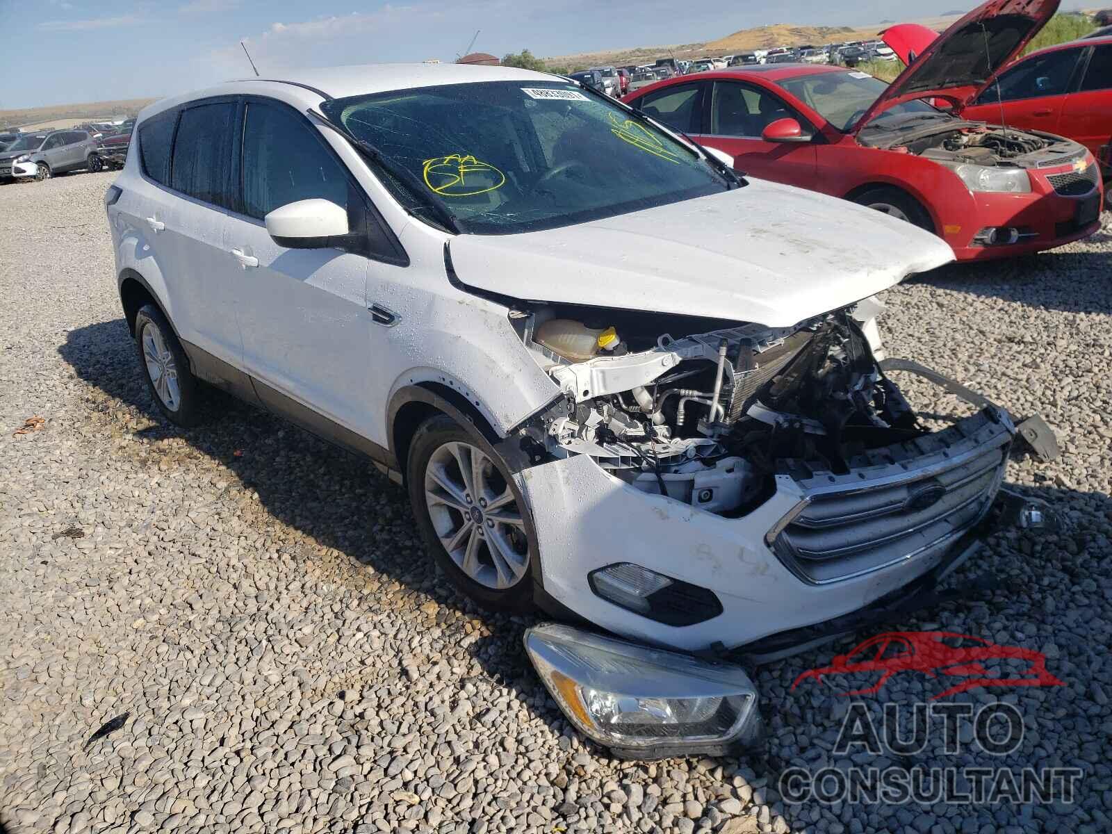 FORD ESCAPE 2017 - 1FMCU9G91HUA24639
