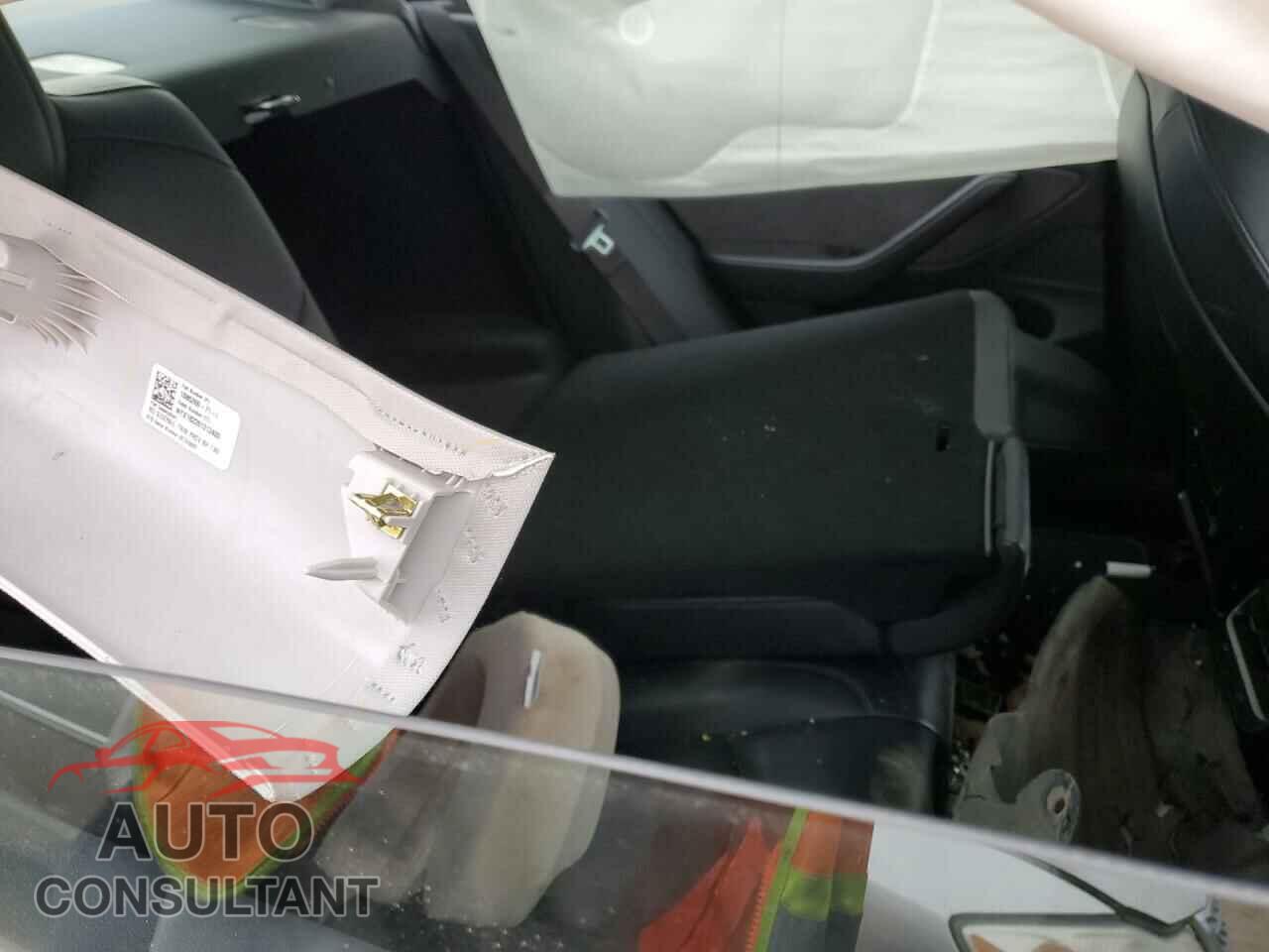 TESLA MODEL 3 2018 - 5YJ3E1EBXJF064001