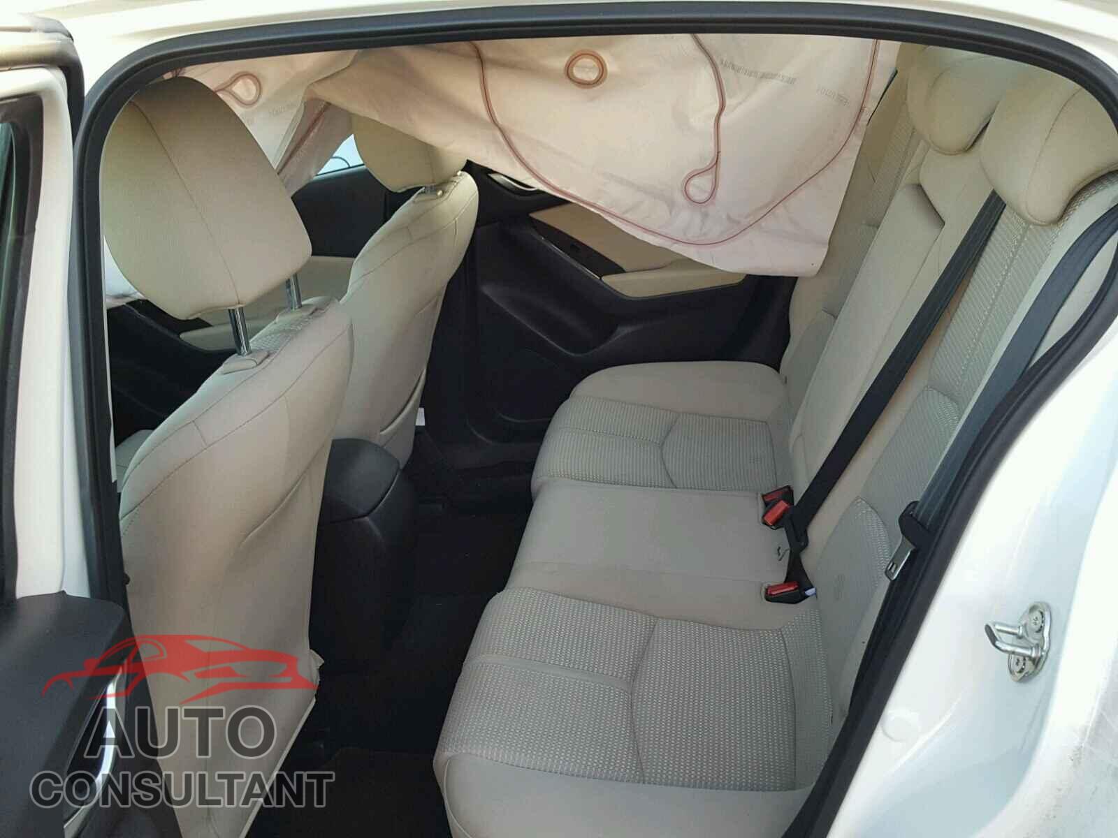 MAZDA 3 2018 - 3MZBN1U73JM161011