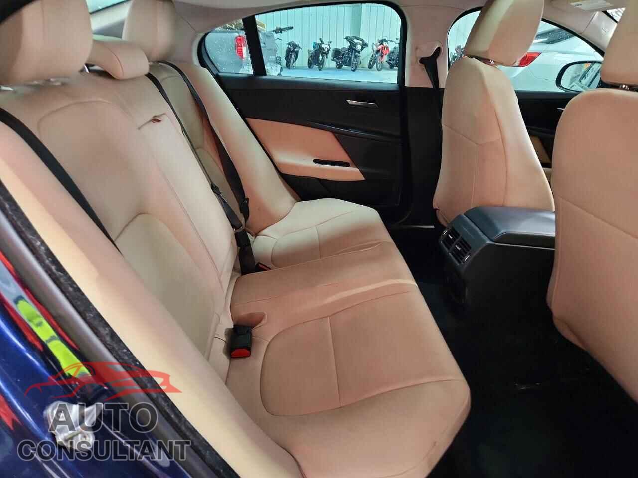 JAGUAR XE 2017 - SAJAR4BG9HA972795