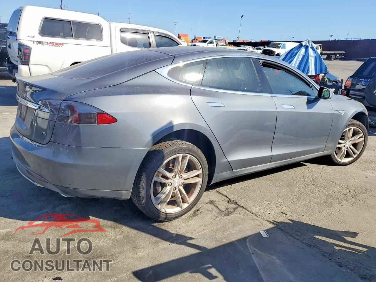 TESLA MODEL S 2013 - 5YJSA1CN9DFP15689