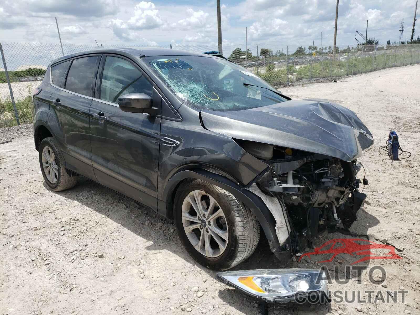 FORD ESCAPE 2017 - 1FMCU0GD6HUD59458