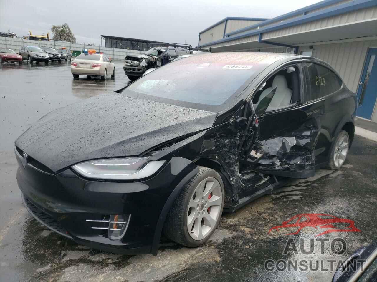 TESLA MODEL X 2020 - 5YJXCAE41LF240011