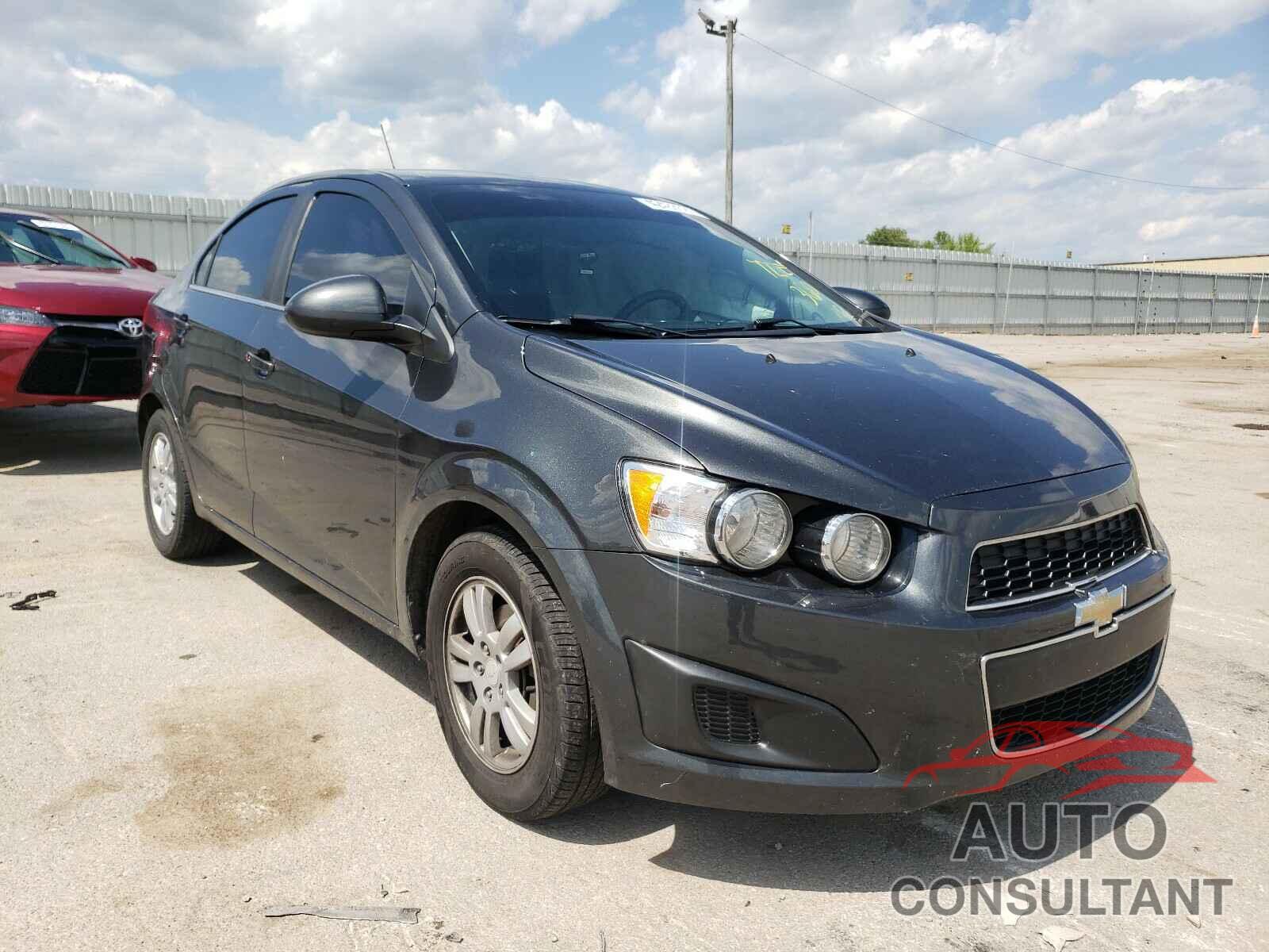 CHEVROLET SONIC 2016 - 1G1JC5SH2G4109194