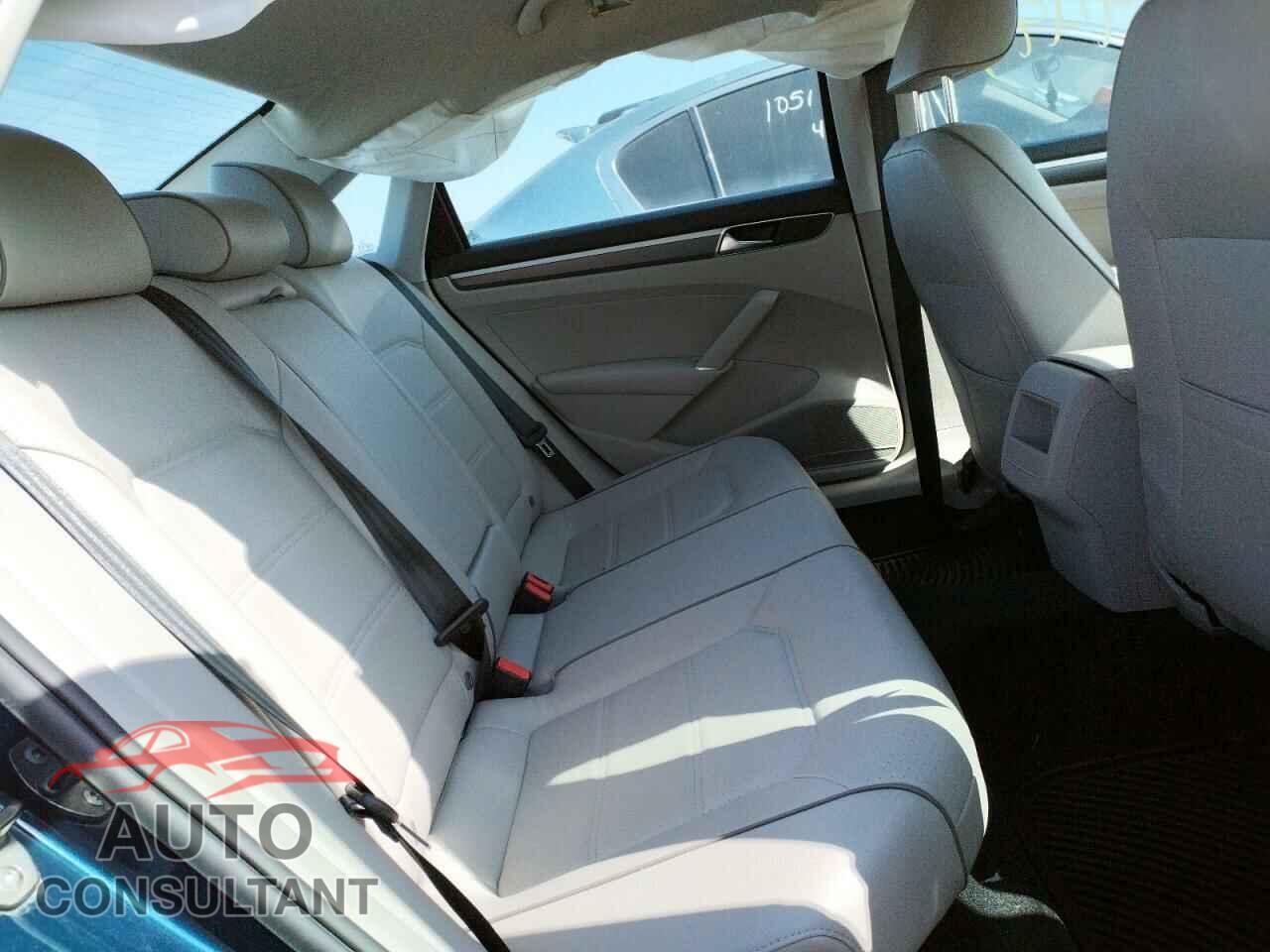 VOLKSWAGEN PASSAT 2018 - 1VWAA7A30JC042796