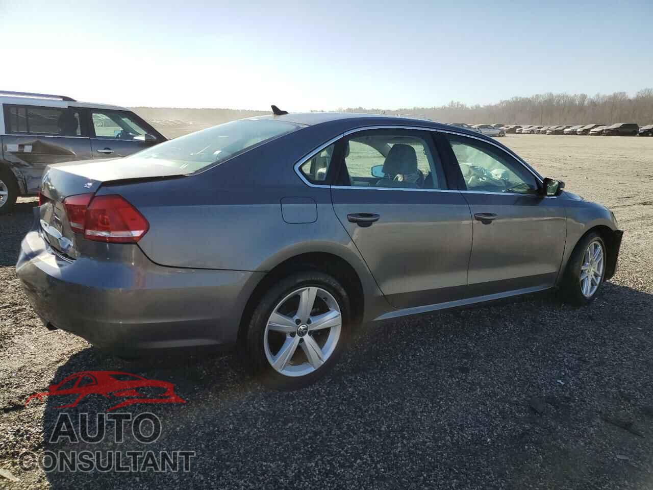 VOLKSWAGEN PASSAT 2013 - 1VWBP7A33DC101623