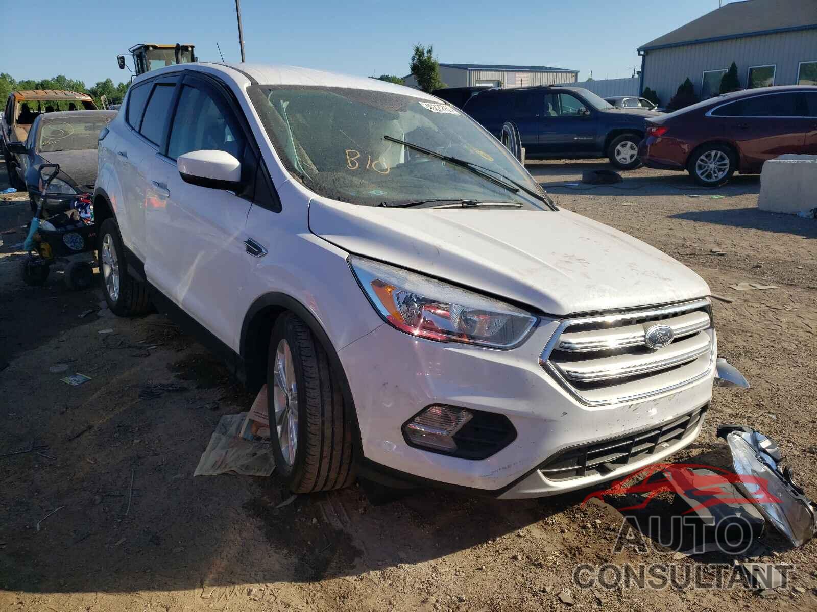 FORD ESCAPE 2017 - 1FMCU9G91HUD93047