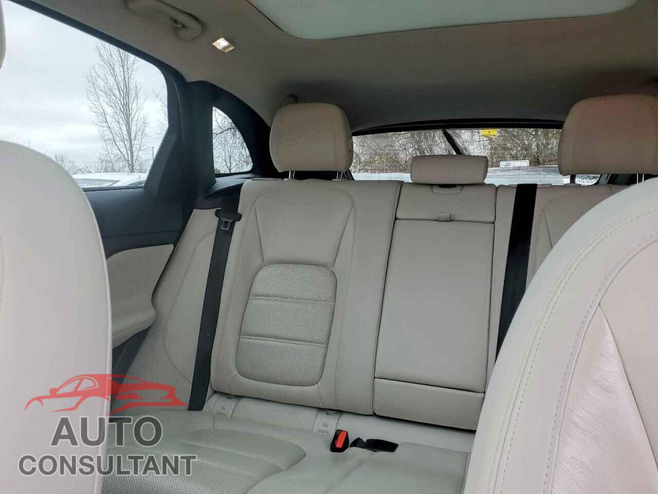 JAGUAR F-PACE 2017 - SADCK2BV9HA498270