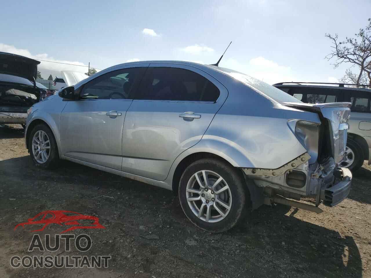 CHEVROLET SONIC 2013 - 1G1JC5SG2D4149343