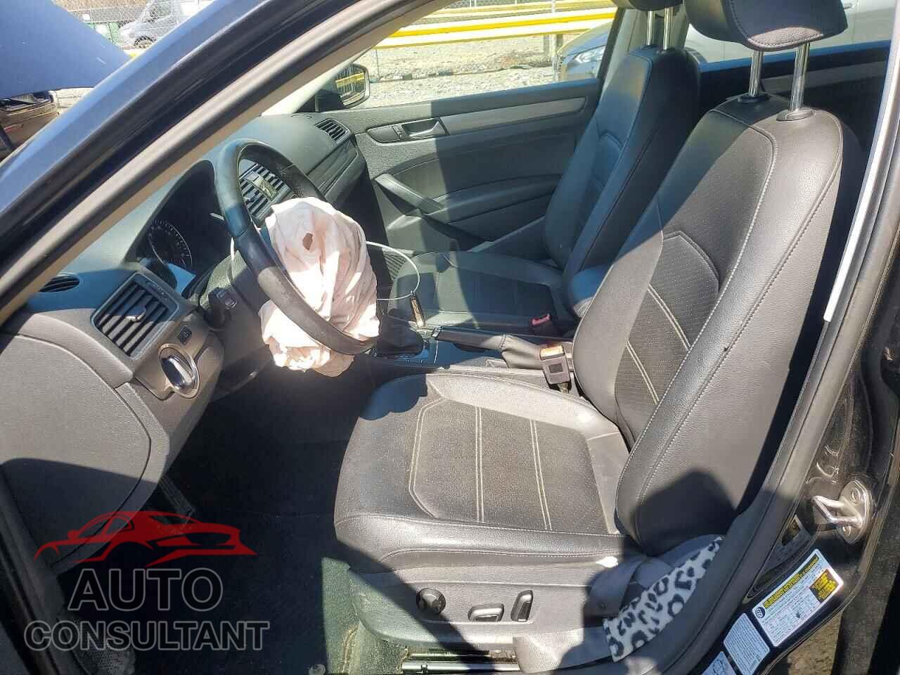 VOLKSWAGEN PASSAT 2015 - 1VWAT7A33FC100398