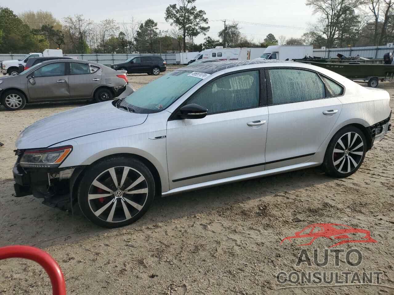 VOLKSWAGEN PASSAT 2018 - 1VWBM7A34JC041341