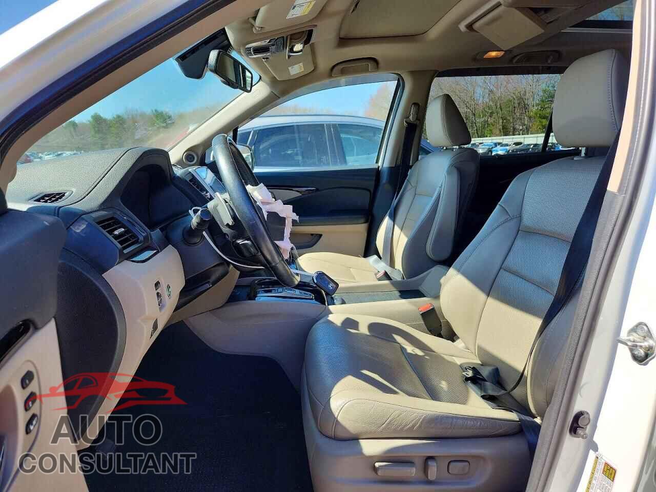 HONDA PILOT 2017 - 5FNYF6H09HB023945