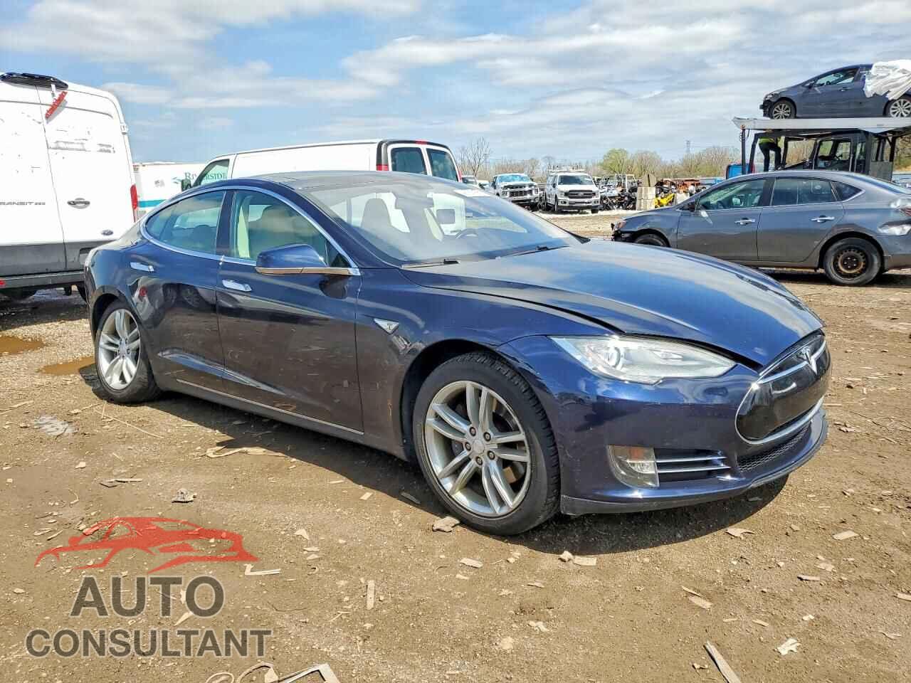 TESLA MODEL S 2013 - 5YJSA1CG9DFP20828