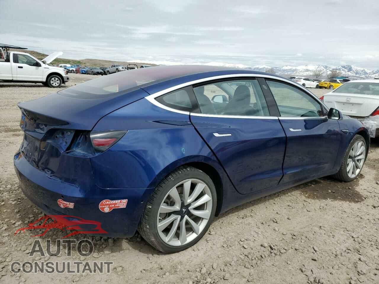TESLA MODEL 3 2017 - 5YJ3E1EAXHF000493