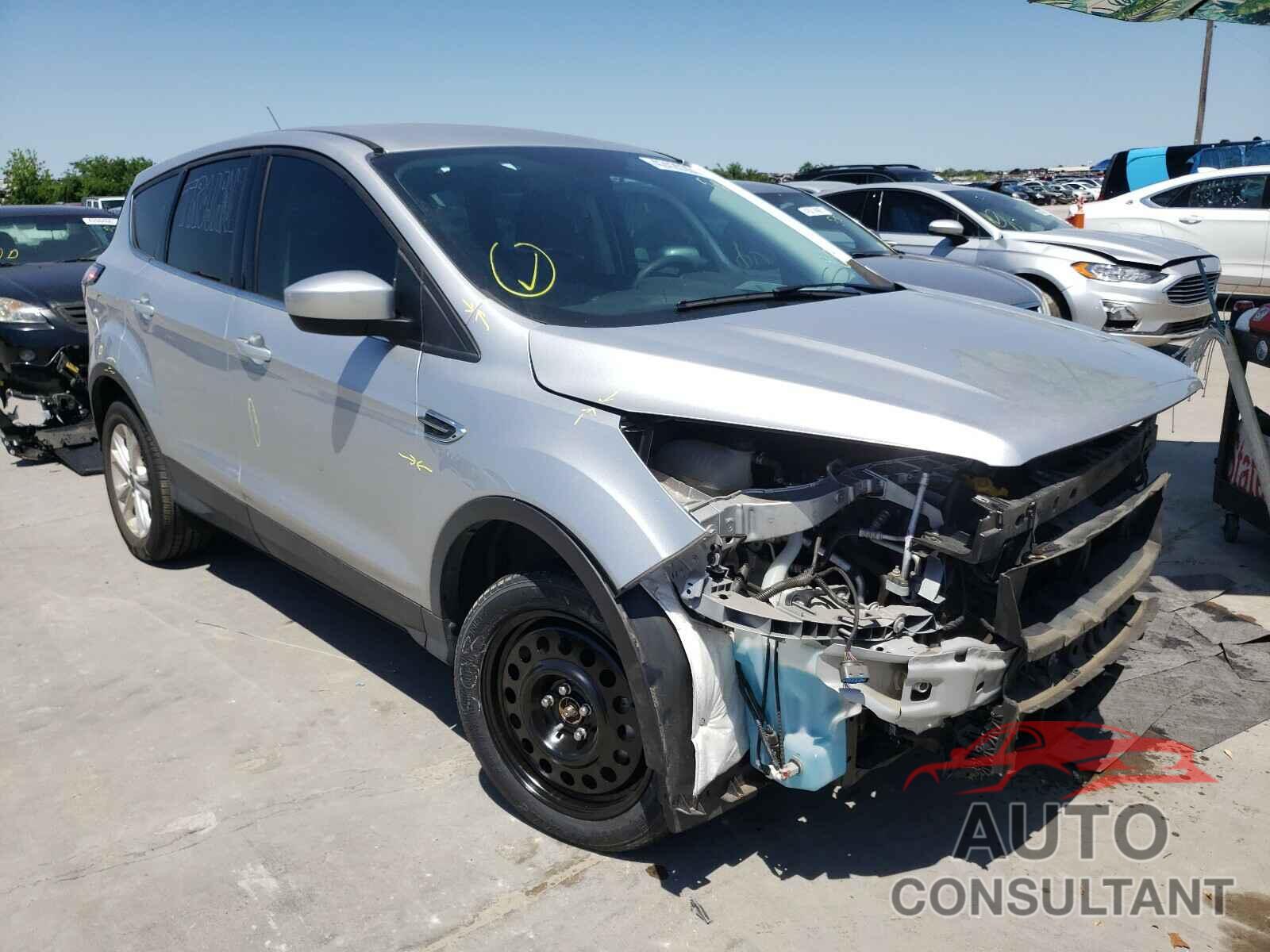 FORD ESCAPE 2017 - 1FMCU0GD3HUC78028