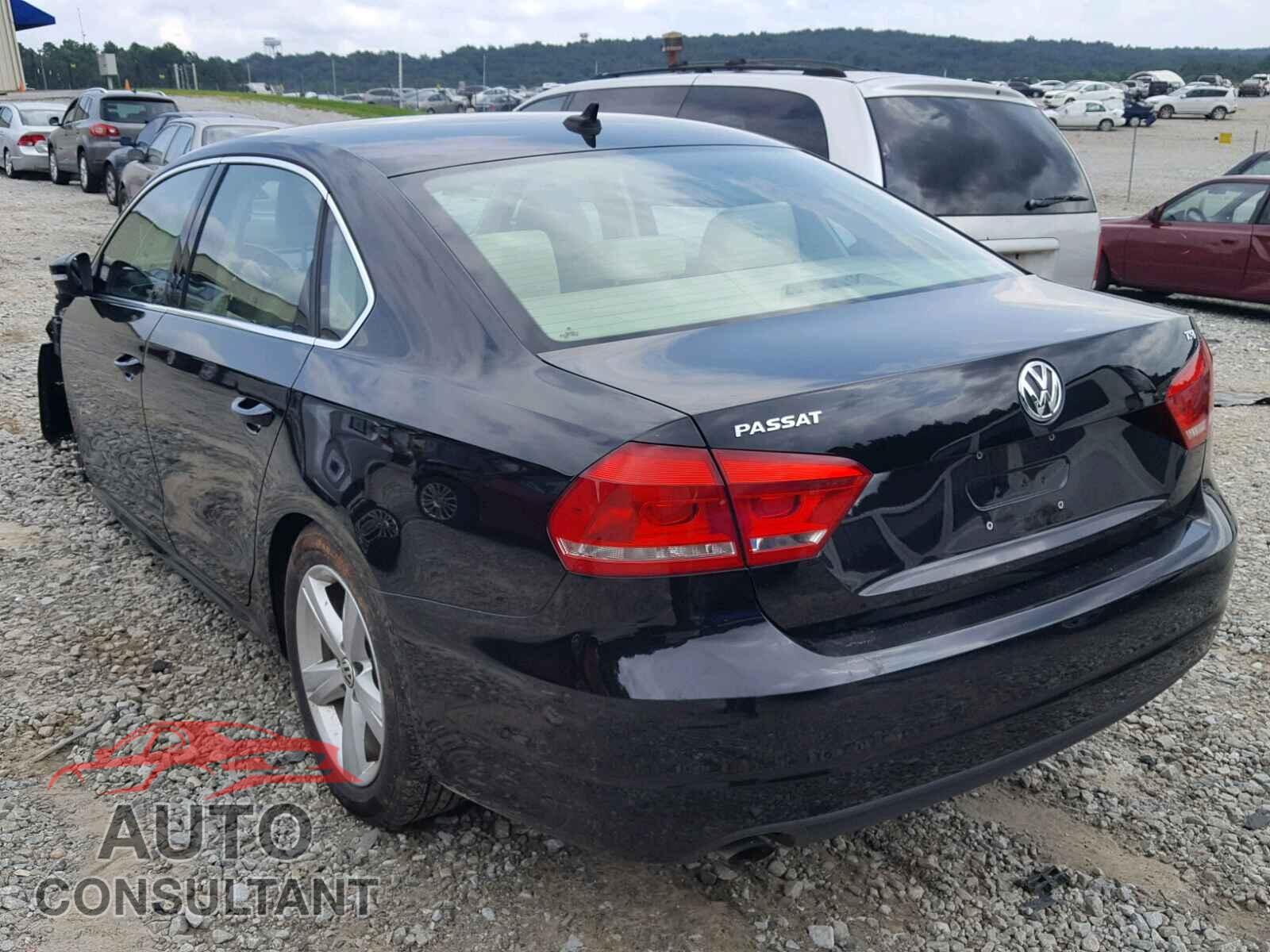 VOLKSWAGEN PASSAT 2015 - 1VWAT7A31FC085643
