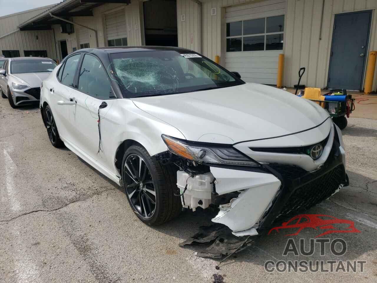 TOYOTA CAMRY 2018 - 4T1B61HK5JU146130