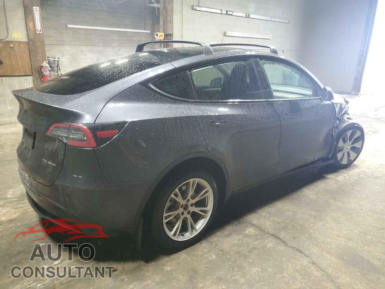 TESLA MODEL Y 2024 - 7SAYGAEE8RF063468