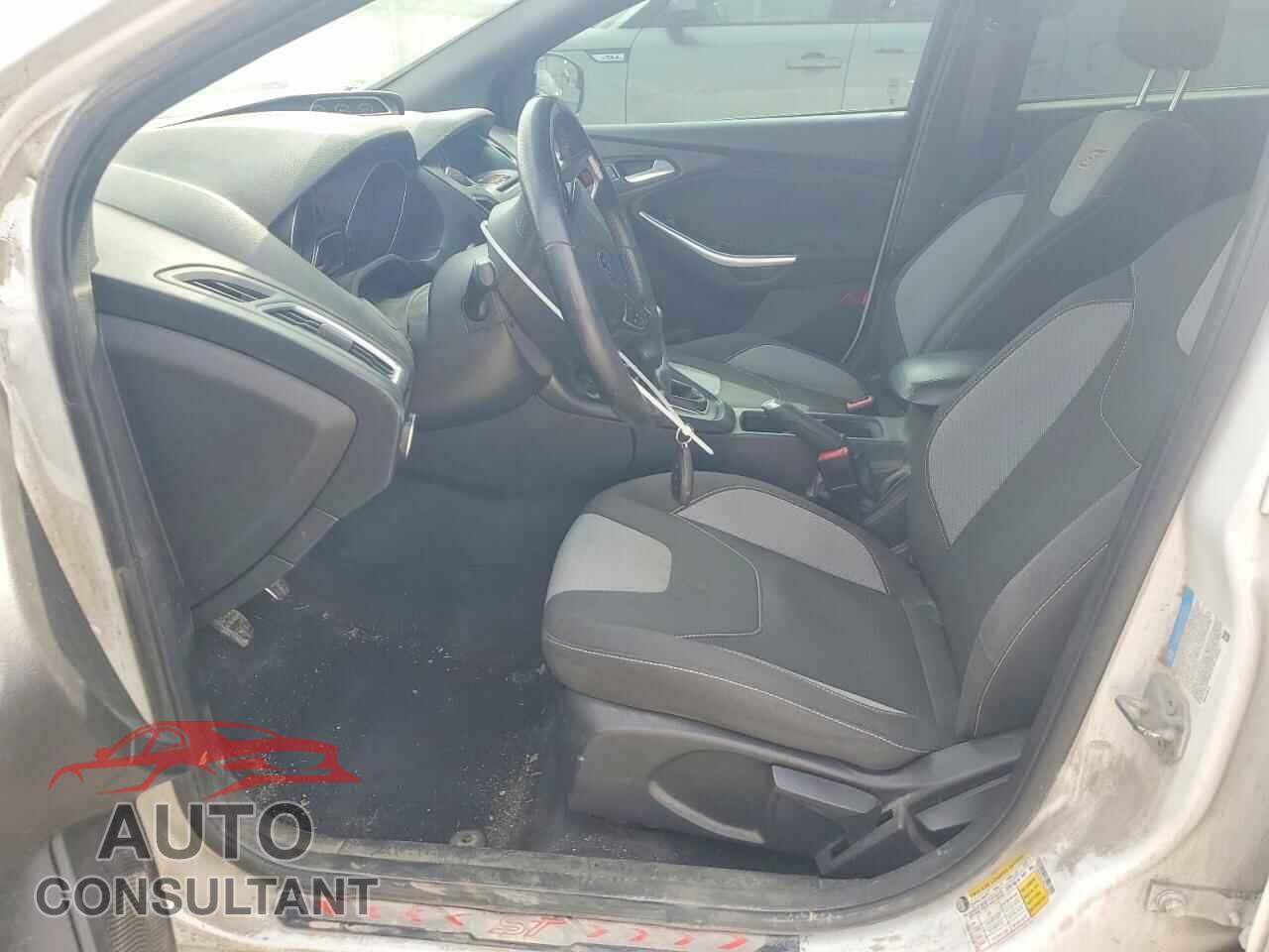 FORD FOCUS 2017 - 1FADP3L93HL210567