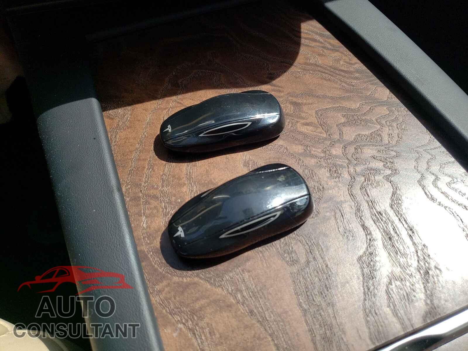 TESLA MODEL S 2017 - 5YJSA1E29HF202984