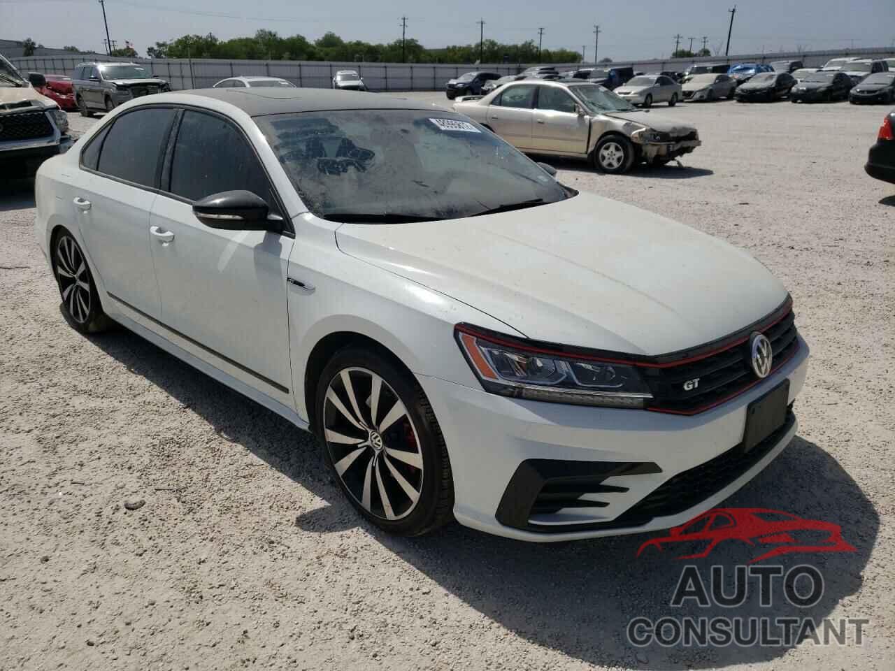 VOLKSWAGEN PASSAT 2018 - 1VWJM7A36JC029784