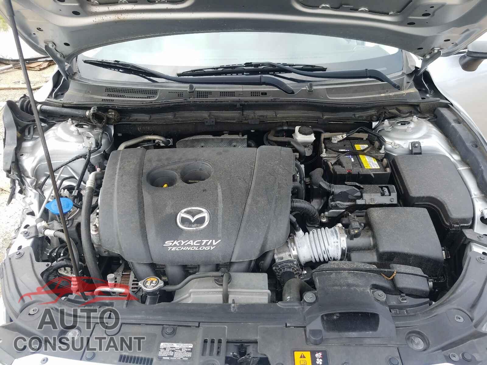 MAZDA 3 2018 - 3MZBN1V32JM222375