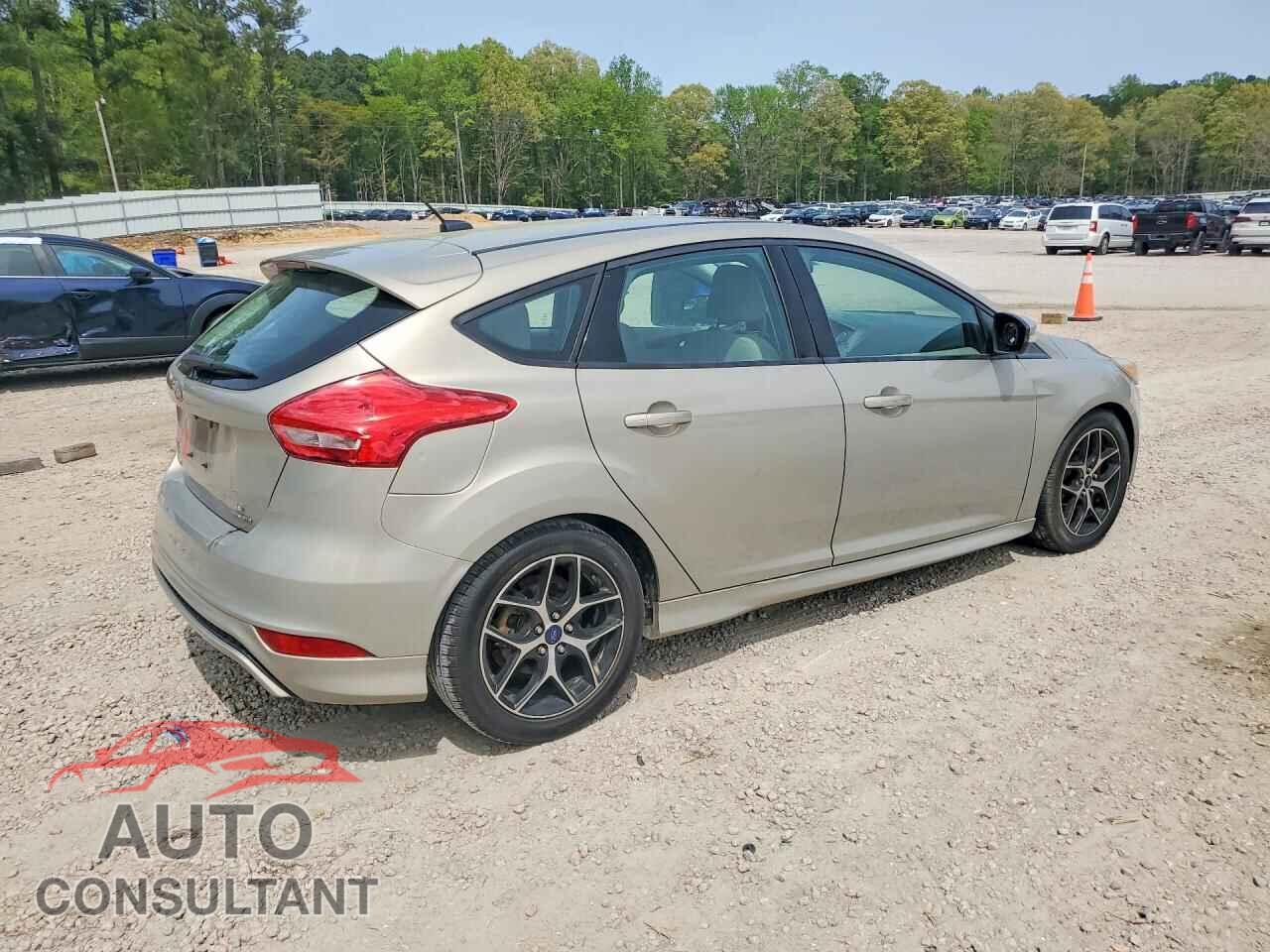 FORD FOCUS 2015 - 1FADP3K22FL267442