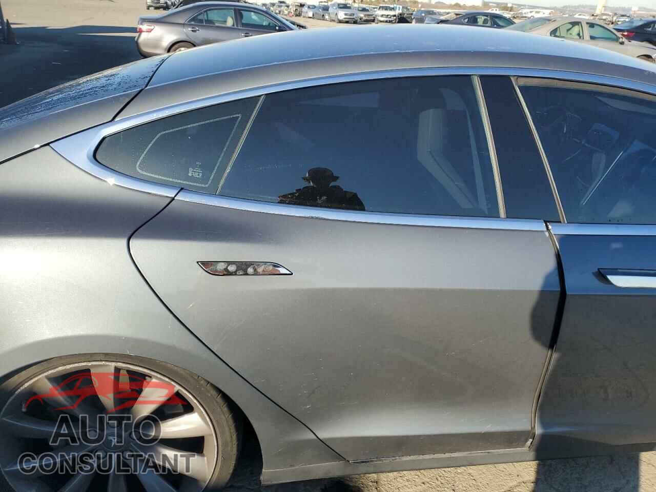 TESLA MODEL S 2013 - 5YJSA1CP5DFP04562