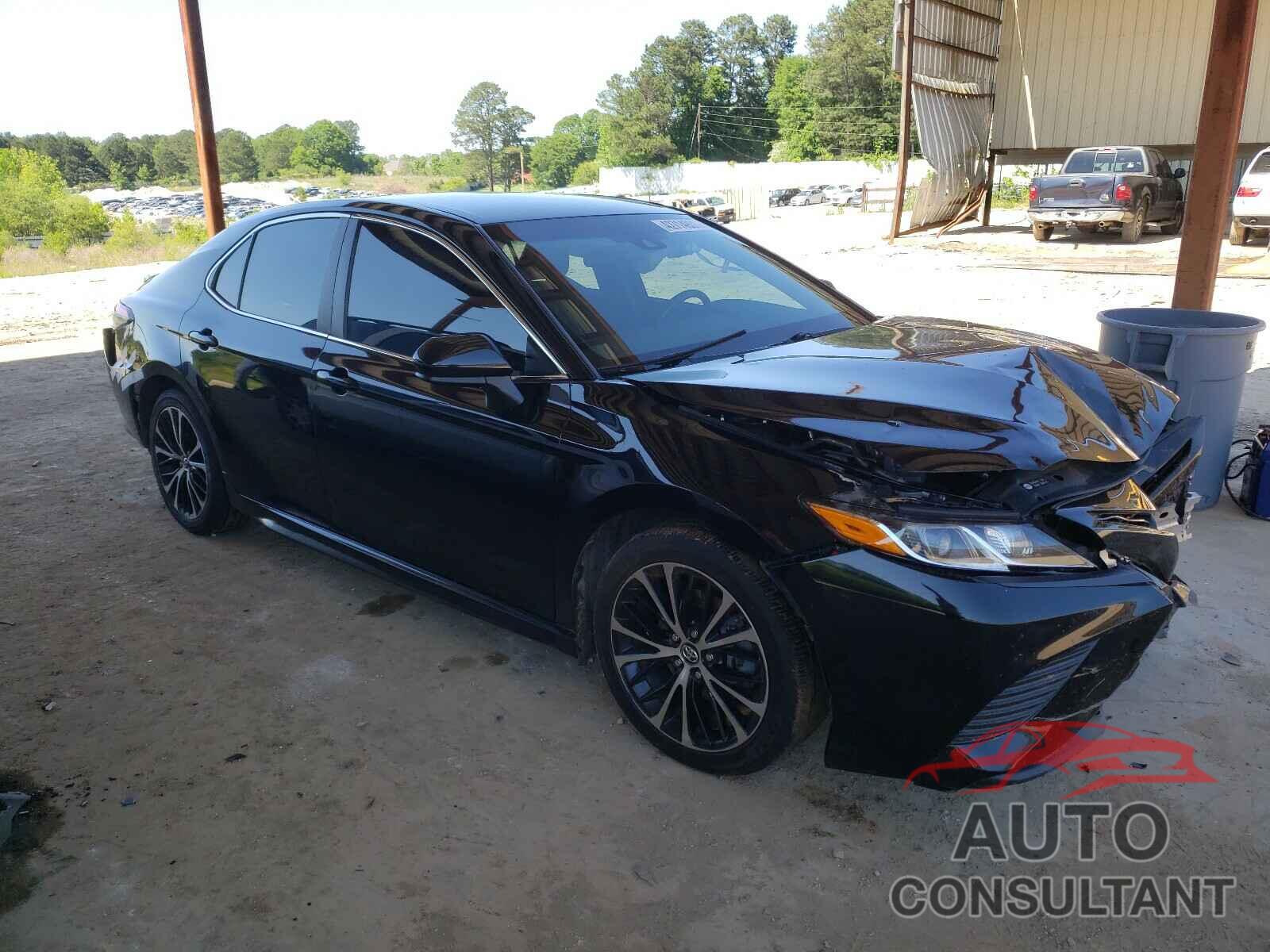 TOYOTA CAMRY 2018 - 4T1B11HK8JU044299