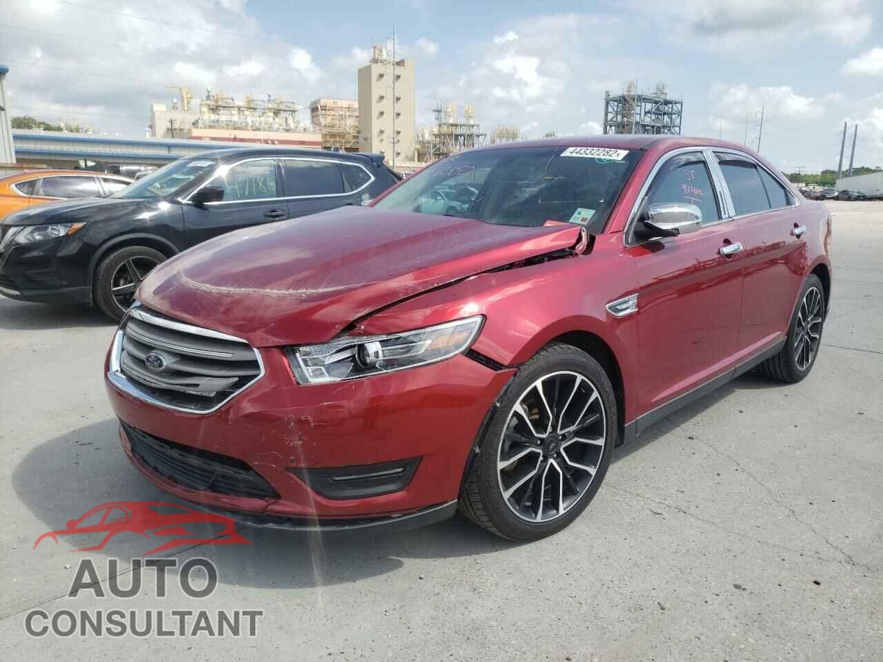 FORD TAURUS 2018 - 1FAHP2E85JG111053