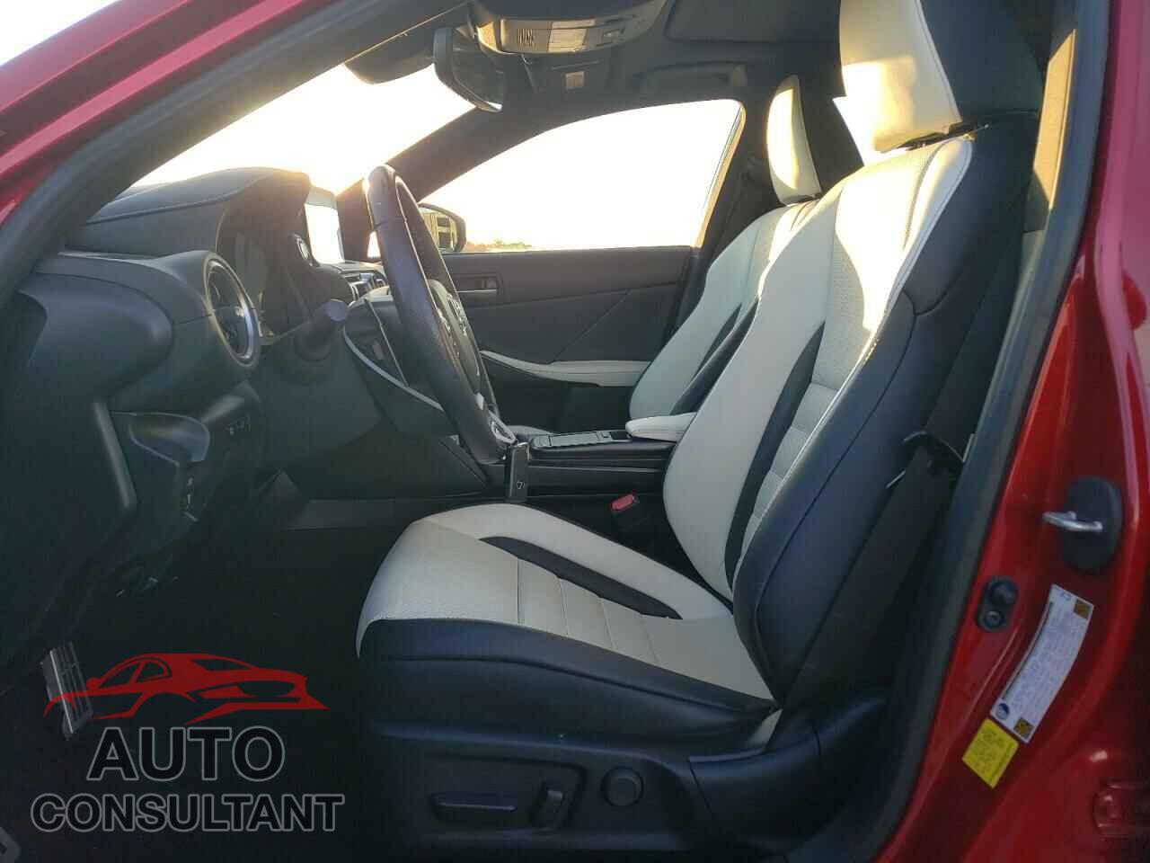 LEXUS IS 2021 - JTHGZ1E21M5021886