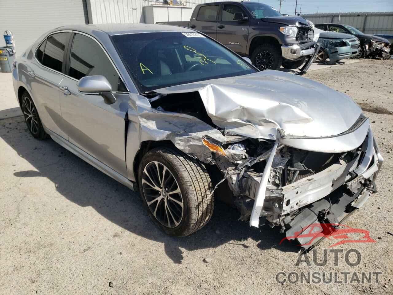 TOYOTA CAMRY 2018 - 4T1B11HK8JU529851