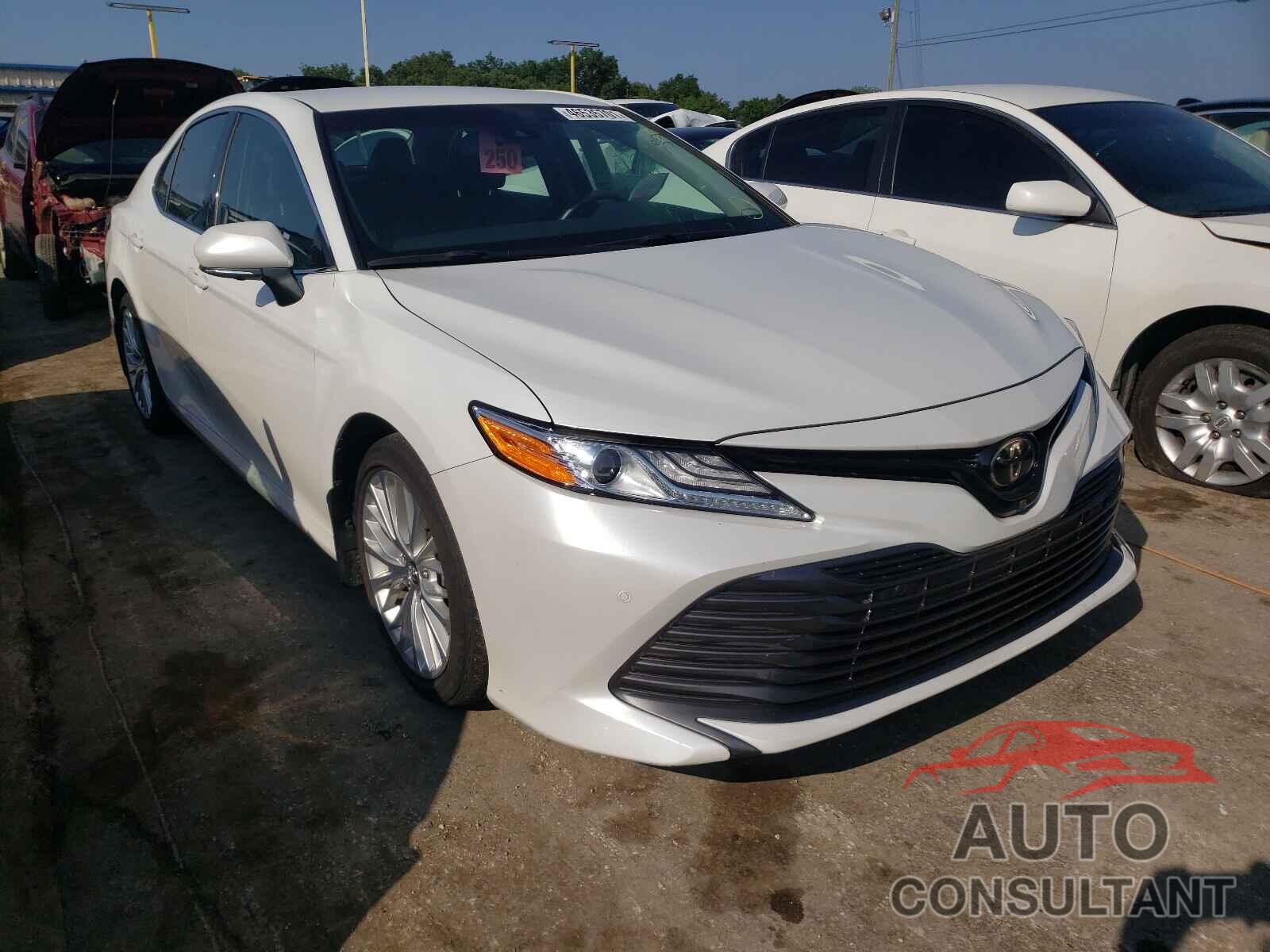 TOYOTA CAMRY 2018 - 4T1B11HK6JU006828